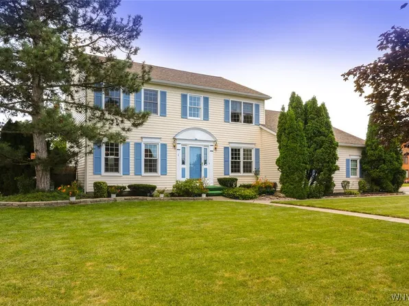 1 Black Spruce Ct, Amherst, NY 14228