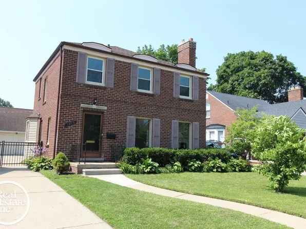 1859 Country Club Dr, Grosse Pointe Woods, MI 48236