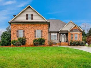 8316 Dorwood Dr, Browns Summit, NC 27214