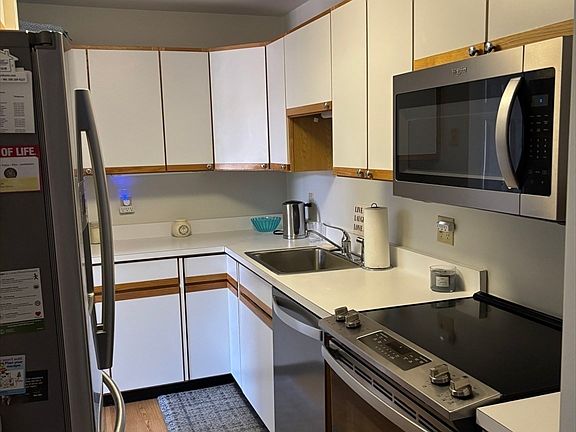 3rd image of 807 Old Country Rd #807