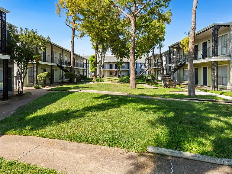 Town Park Apartments — Photo 6