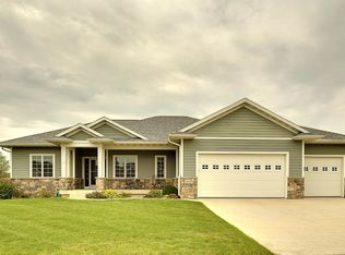 4127 Daina Dr, Cedar Falls, IA 50613