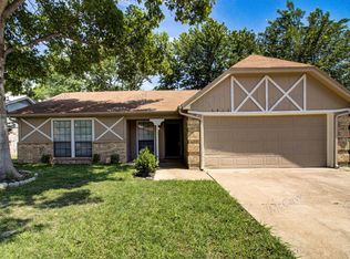 5917 Birchhill Rd, Watauga, TX 76148