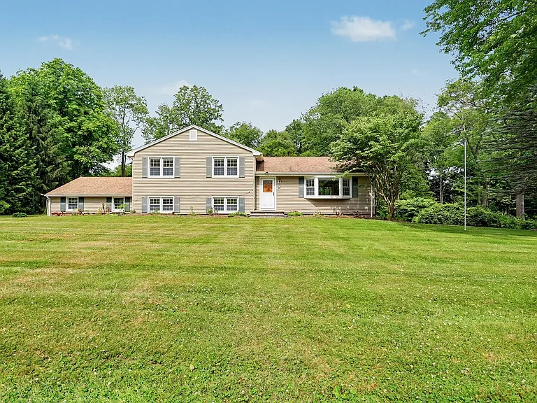 65 Gate Ridge Rd — Photo 2