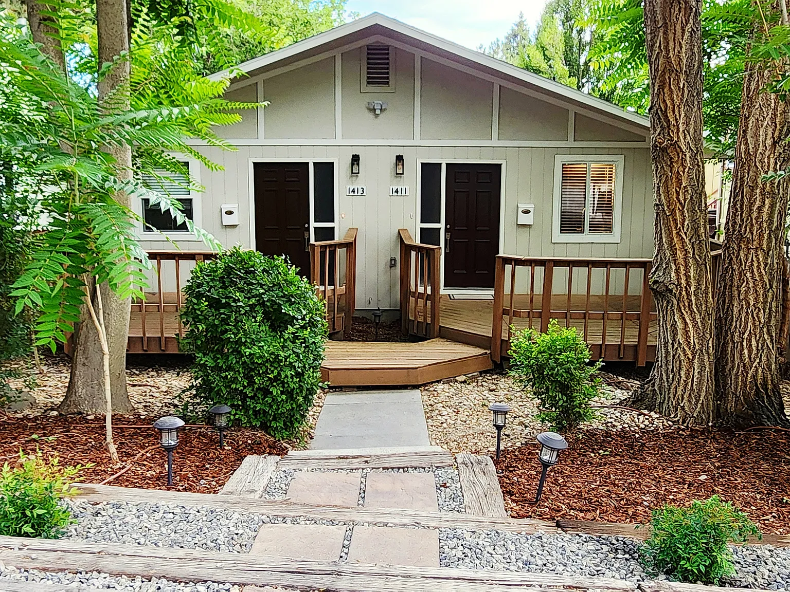 1411 E Hays St — Photo 1