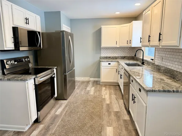 5976 Falkenbury Rd, North Branch, MI 48461