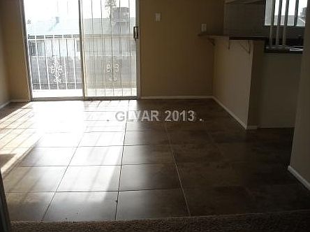 4th image of 821 Peacock Ct