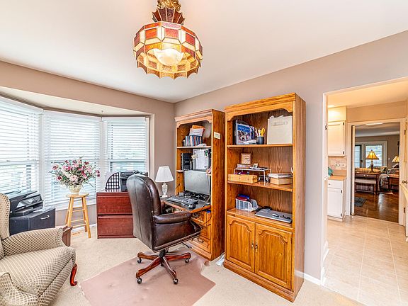 3rd image of 946 Wheaton Oaks Dr