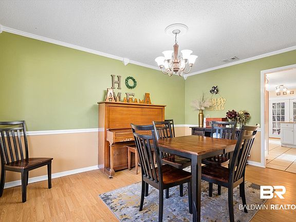 5th image of 102 Buena Vista Cir S