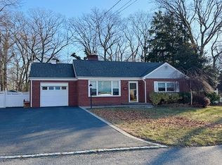 15 Dewey St, Port Jefferson Station, NY 11776