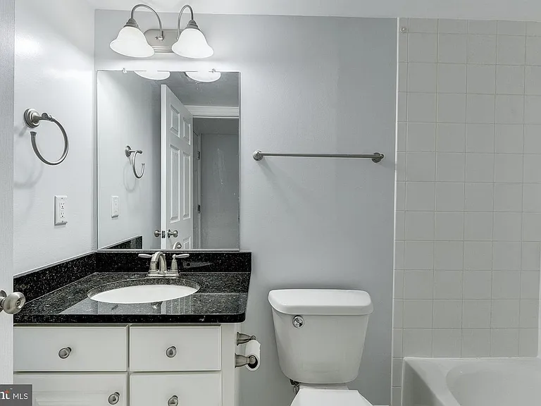 7576 Maidenhead Dr — Photo 11