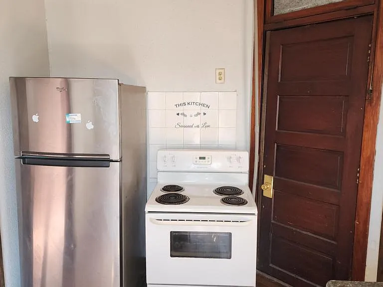 118 E Railroad St #6 — Photo 4