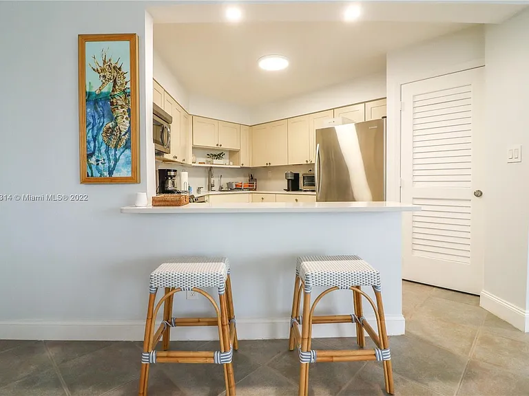5161 Collins Ave #404 — Photo 7
