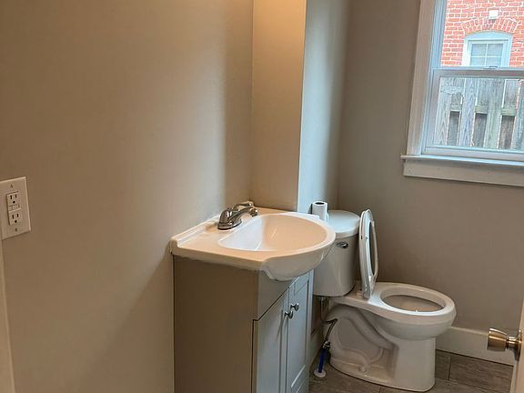 4th image of 2416 Barton Ave