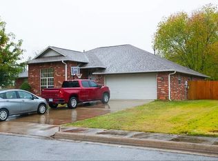 1901 S K St, Rogers, AR 72758