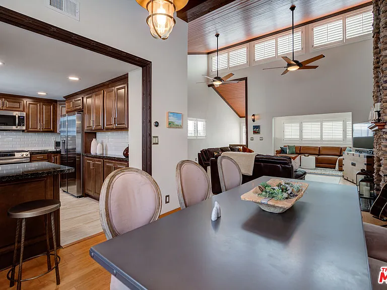 1106 Loma Dr — Photo 7