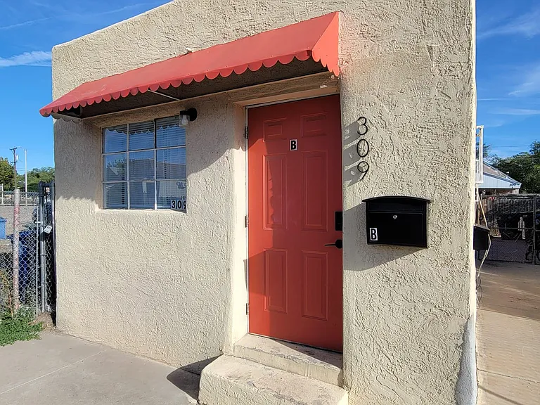 Santa Fe Ave SW — Photo 1