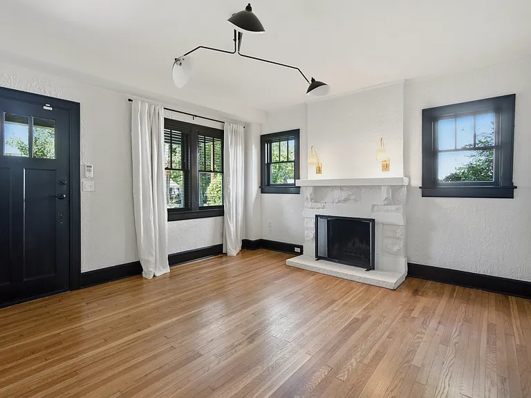 1043 Sharpe Ave — Photo 4