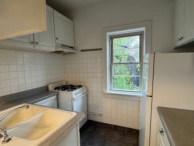 1018 E Brady St #3 — Photo 5