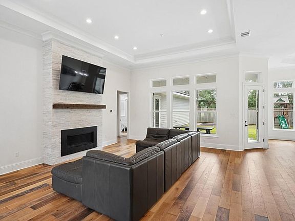 4th image of 4032 Cypress Point Dr