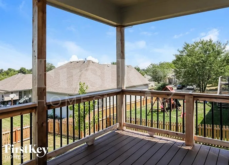 2217 NE Janessa Dr — Photo 14
