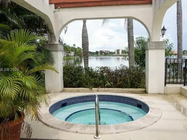 331 Ives Dairy Rd APT 10, Miami, FL 33179