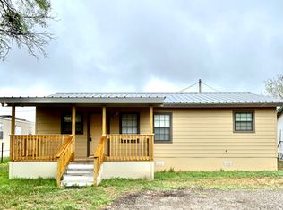 412 E Daniel St, Uvalde, TX 78801