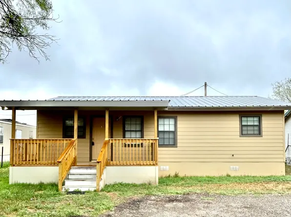 412 E Daniel St, Uvalde, TX 78801