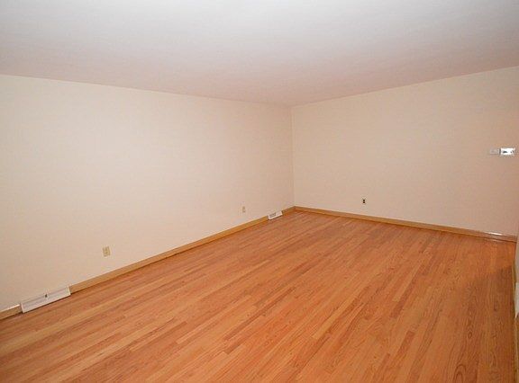 3rd image of 821 Westchester Blvd