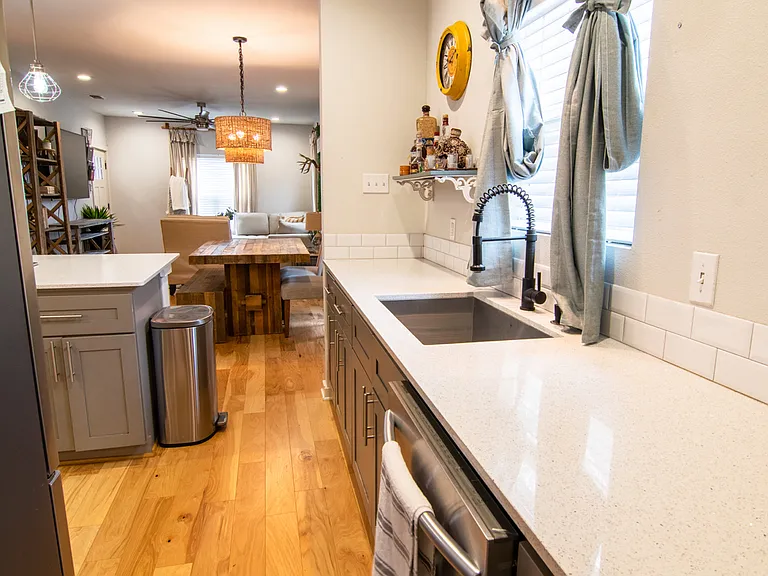 705 W Elsmere Pl — Photo 12