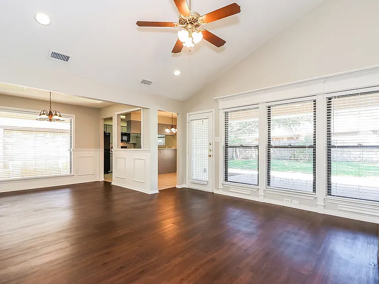 3816 Ashley Ln — Photo 3