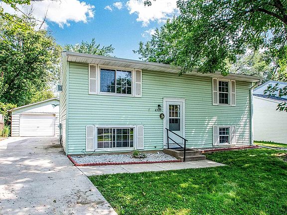 4 bedroom 2 bath home in great location with great school district!