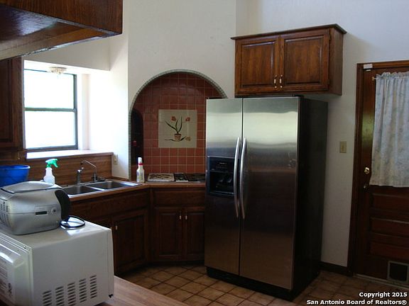 5th image of 1140 Lakeshore Dr N
