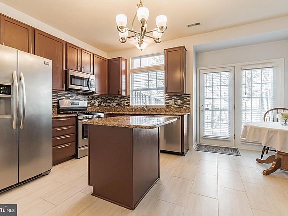 5th image of 12489 Selkirk Cir