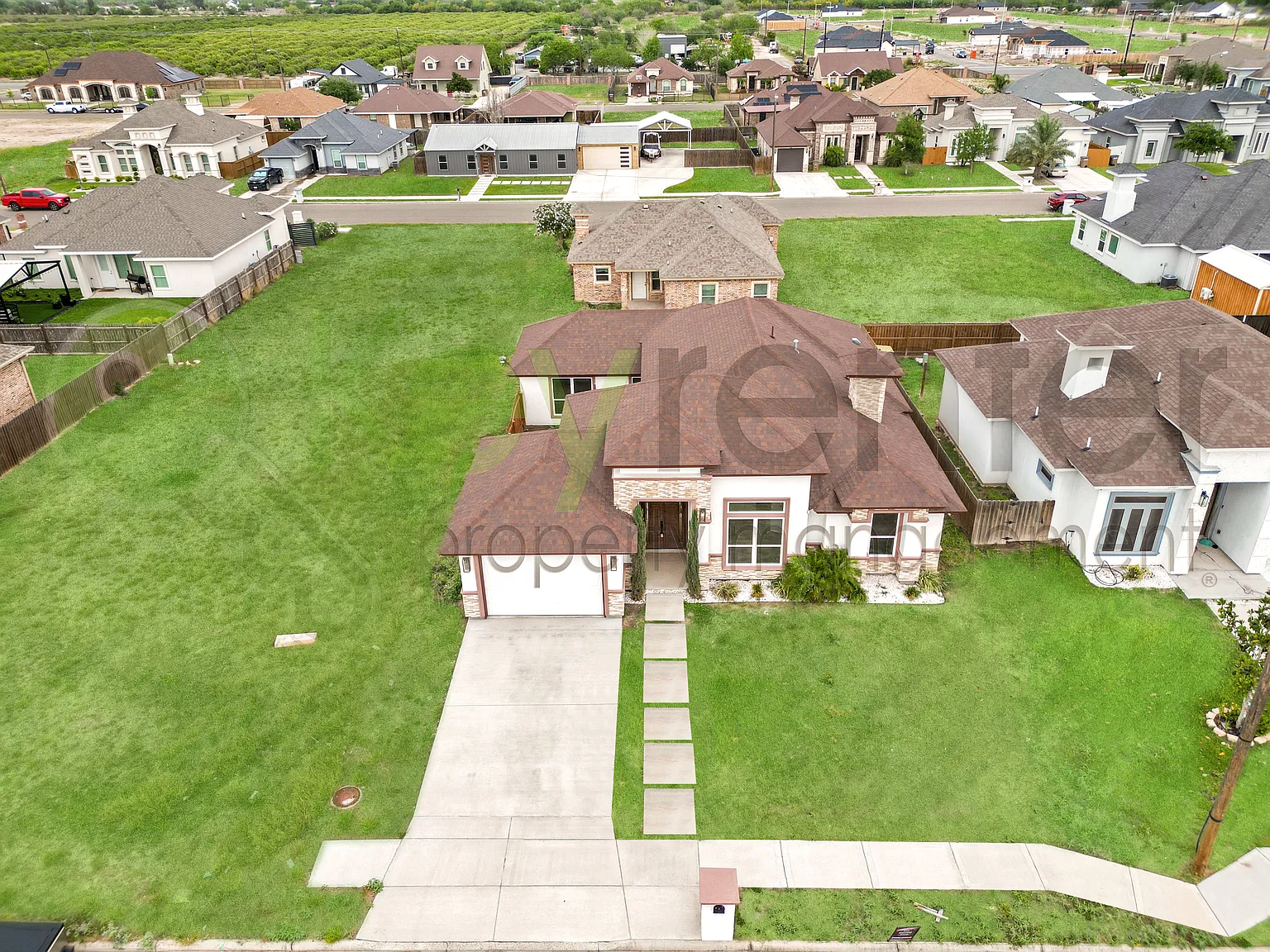 Beautiful 3 bedroom/ 2.5 bath Home in Edinburg — Photo 2