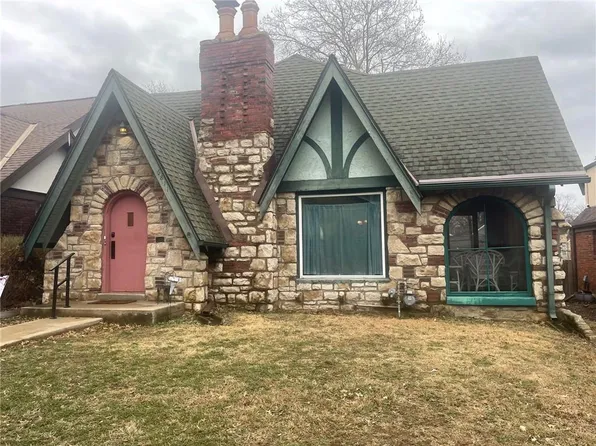 6811 Oak St, Kansas City, MO 64131