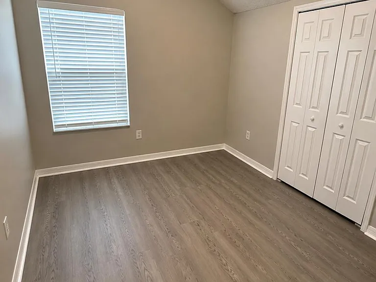 540 Royal Ridge Dr — Photo 15