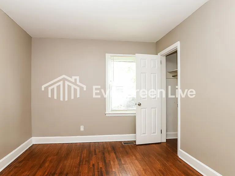 1113 Cedrow Dr — Photo 13