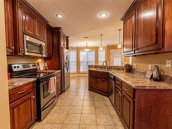 3rd image of 110 Camellia Dr