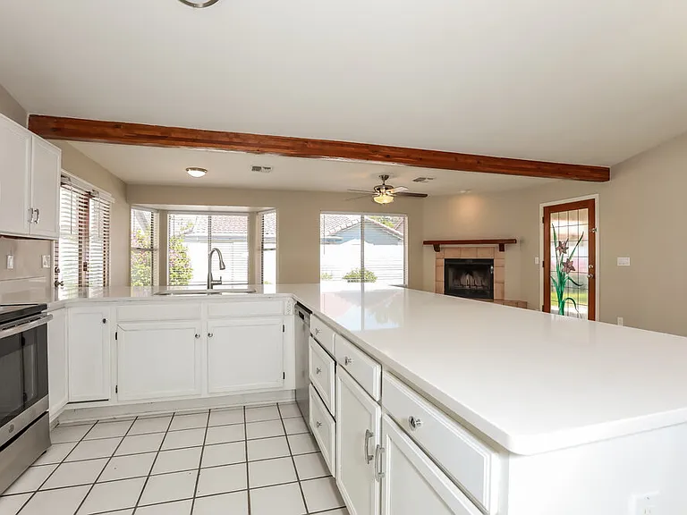 1922 E Cortez Dr — Photo 8