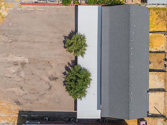 3rd image of 121 Falcon Blvd