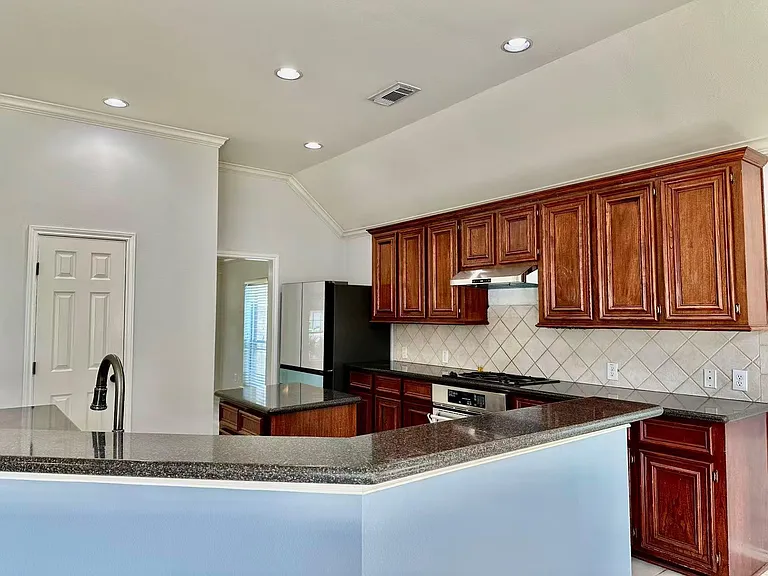 3131 Valley Ct — Photo 12