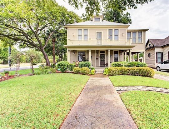 622 W 7th St Taylor Tx 76574 Zillow