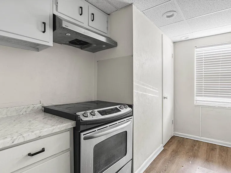 2325 W Pensacola St #121 — Photo 6