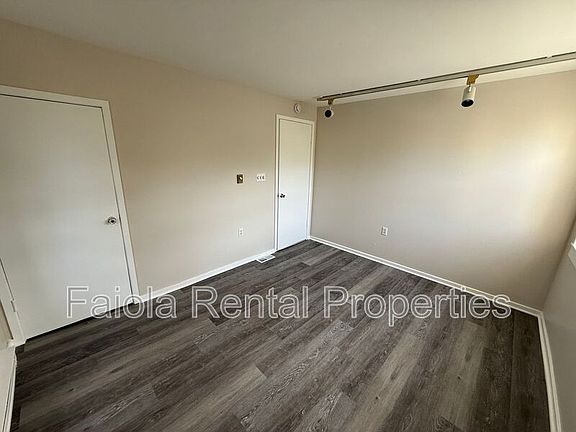4th image of 827 Church St