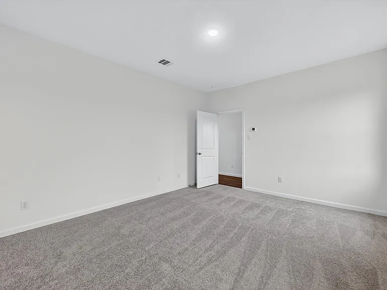 2128 Meadow Park Dr — Photo 16