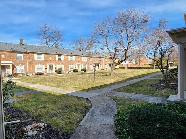 921 Vernier Rd #1, Grosse Pointe, MI 48236