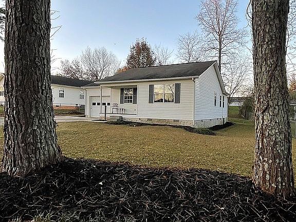 Street view of front yard