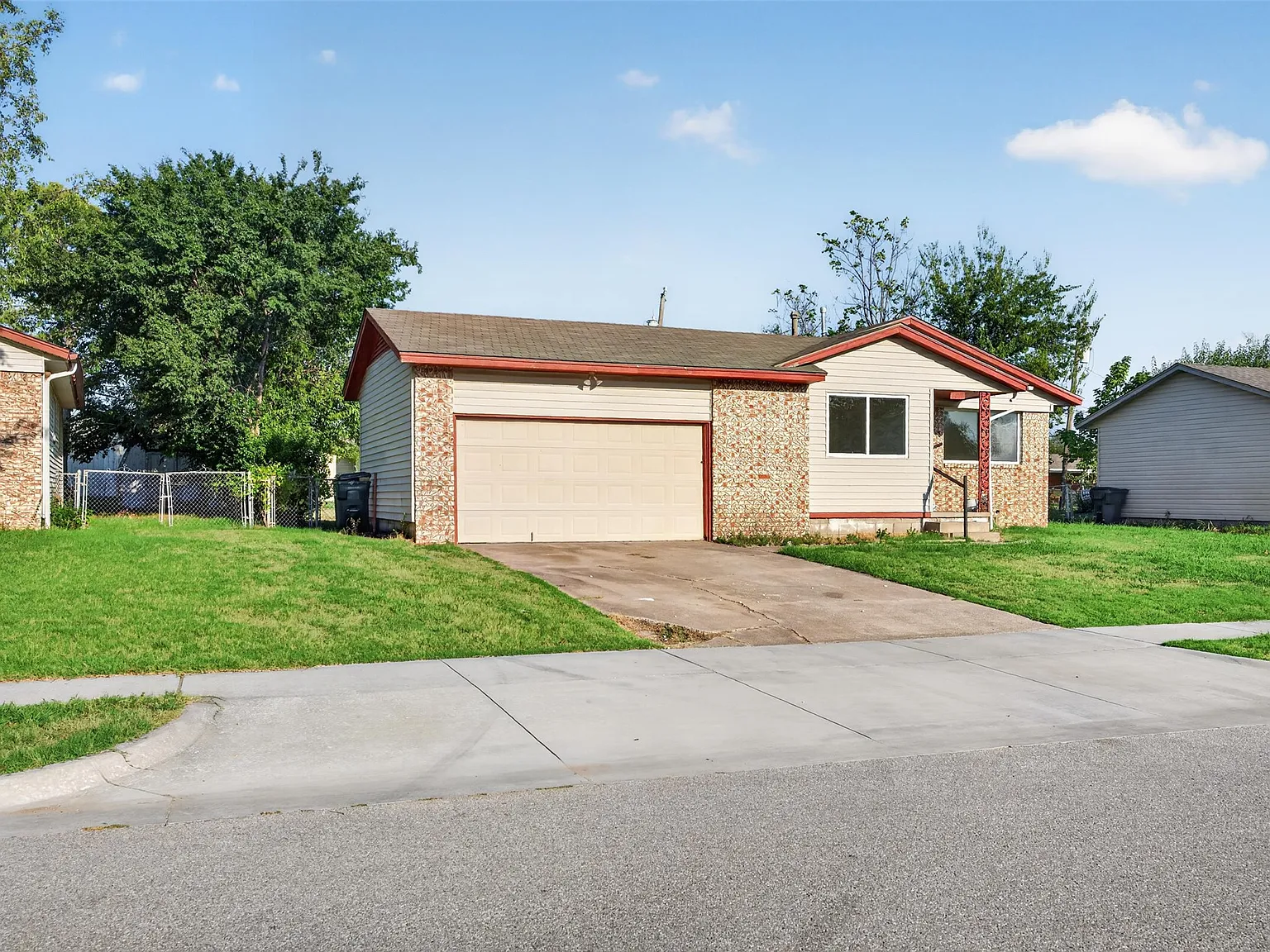 3 bed, 1.5 bath, 1060 sqft, $1,700 — Photo 4