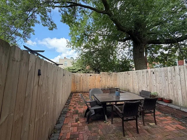 610 Sampsonia Way — Photo 16